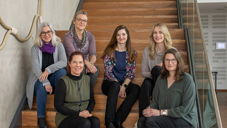 Das Team: Dr. Stefanie Heiduck, Susanne Schumacher, Dr. Sylvia Ranneberg, Katharina Diederich (von links, hintere Reihe), Dr. Susanne Diederich, Karin Tilch (vordere Reihe). Foto: Manfred Eberle