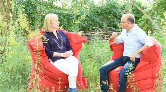 Julia Fischer zu Gast bei Karsten Schwanke in der Sendung „Wissen im Fluss“. Foto: Peter Prestel