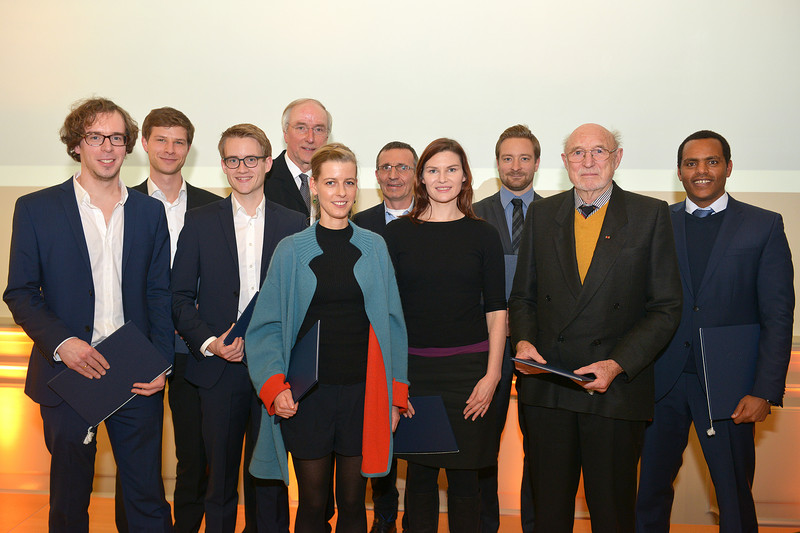 Die Preisträger des Stiftungsrates mit dem Vorsitzenden des Stiftungsrates Dr. Wilhelm Krull (vierter von links); Laura Almeling (fünfte von links), Foto: Christoph Mischke