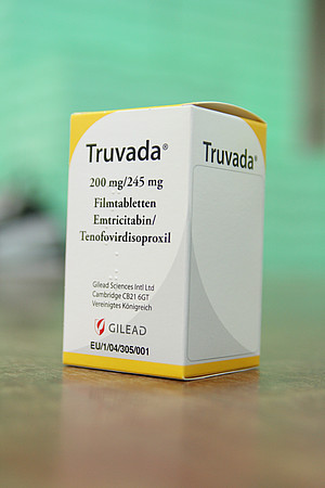 The drug Truvada is used for the treatment of HIV-infected humans as well as for prevention. The effective and non-toxic dosage had to be tested in animal experiments. Photo: Christian Kiel