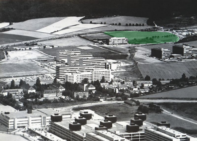 Blick auf das Baugelände im Jahr 1976. Rechts neben dem Institut für Ernährungsphysiologie (ganz hinten) soll das Deutsche Primatenzentrum entstehen. Foto: DPZ-Archiv
